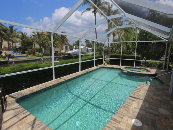 Longboat Key Homes with Pools to Rent in Country Club Shores